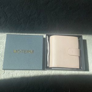 Moterm pocket luxe rings cover. Pebbled taupe